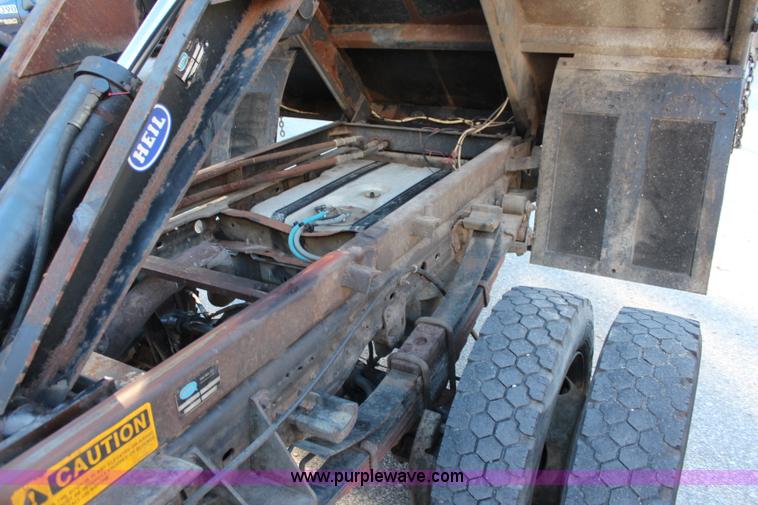 image for item I5916 2002 Ford F550 flatbed dump truck