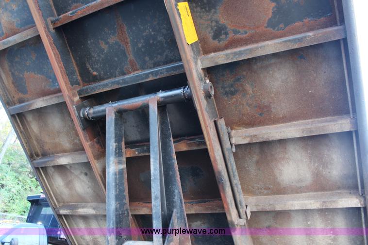 image for item I5916 2002 Ford F550 flatbed dump truck