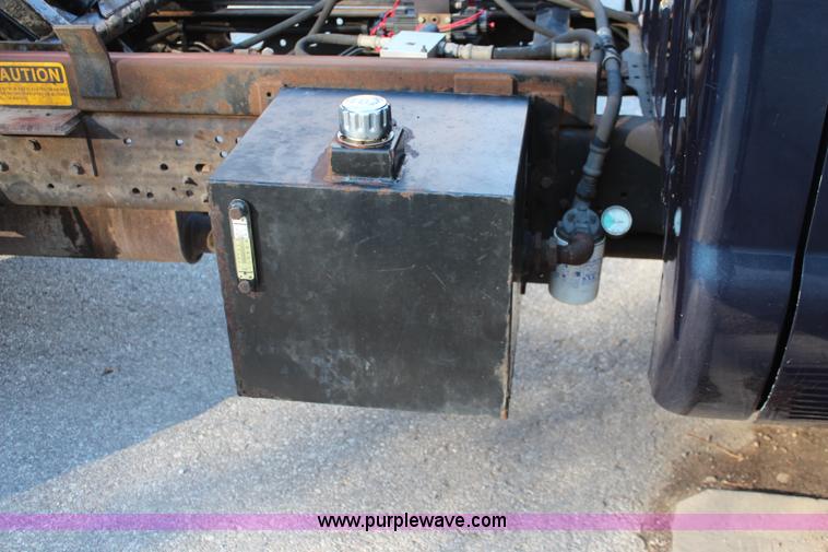 image for item I5916 2002 Ford F550 flatbed dump truck