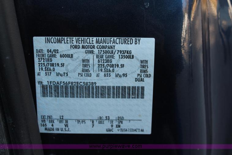 image for item I5916 2002 Ford F550 flatbed dump truck