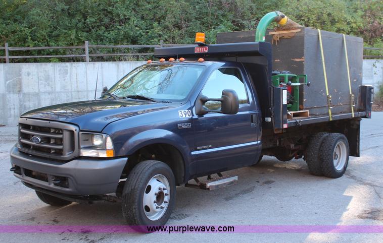 image for item I5917 2002 Ford F550 flatbed dump truck