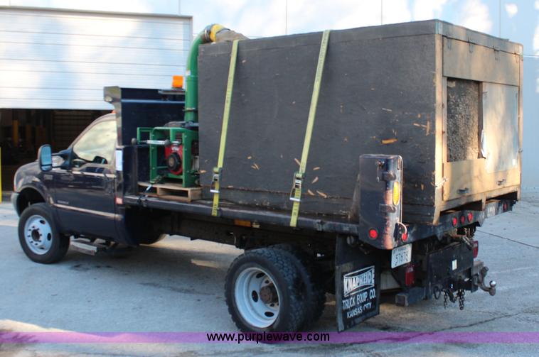image for item I5917 2002 Ford F550 flatbed dump truck