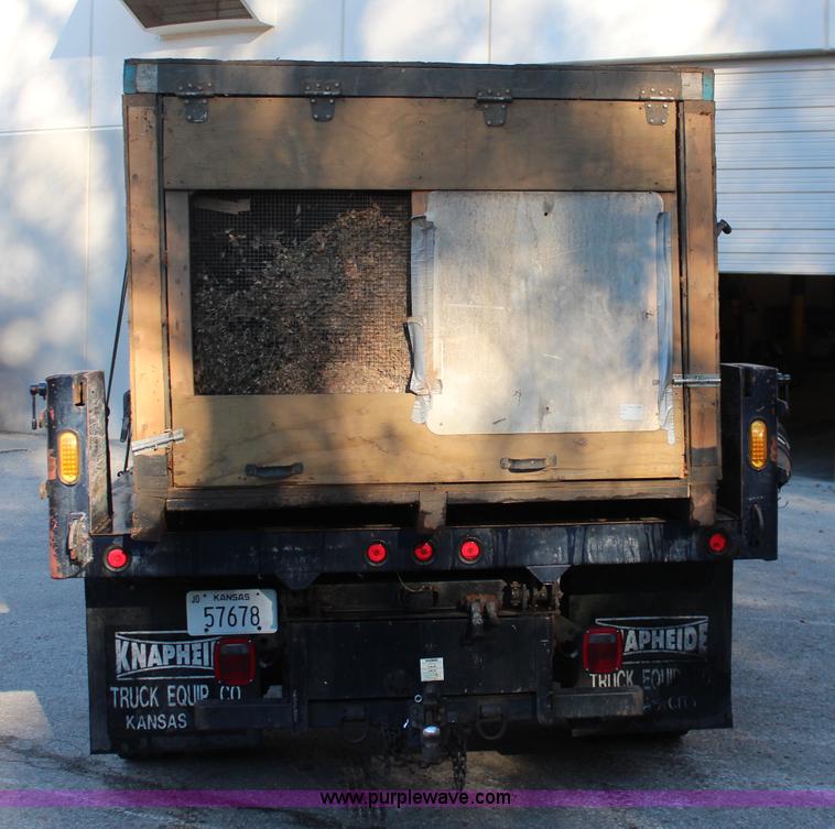 image for item I5917 2002 Ford F550 flatbed dump truck