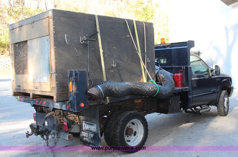 image for item I5917 2002 Ford F550 flatbed dump truck