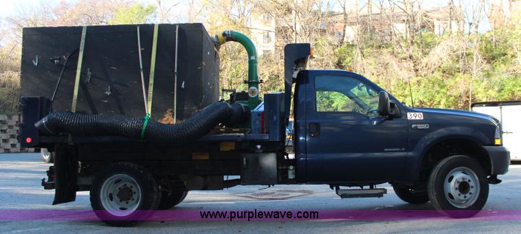 image for item I5917 2002 Ford F550 flatbed dump truck
