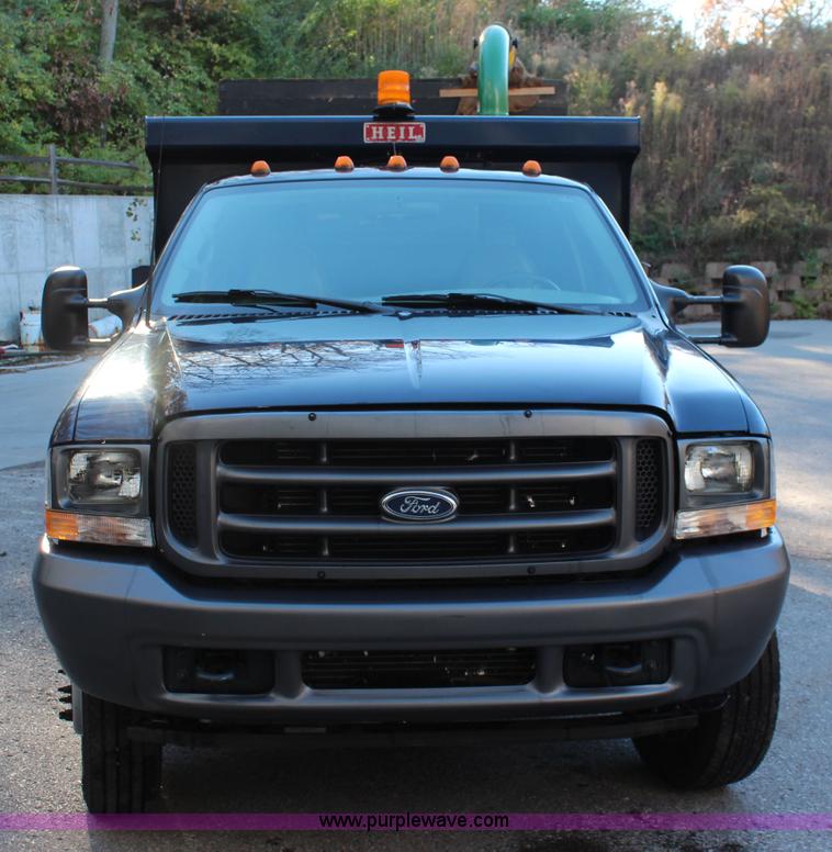 image for item I5917 2002 Ford F550 flatbed dump truck