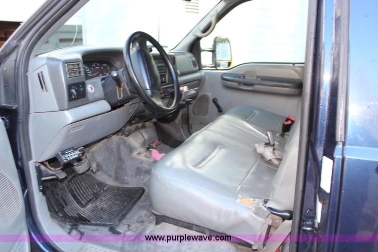 image for item I5917 2002 Ford F550 flatbed dump truck