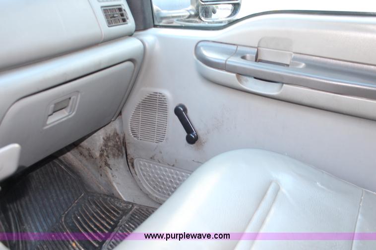 image for item I5917 2002 Ford F550 flatbed dump truck