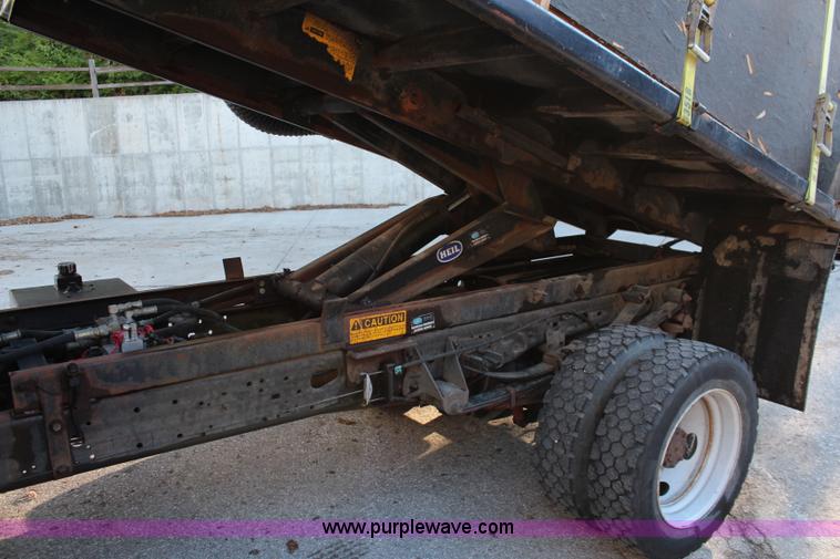 image for item I5917 2002 Ford F550 flatbed dump truck