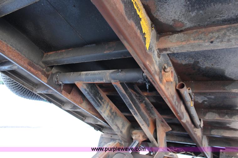 image for item I5917 2002 Ford F550 flatbed dump truck