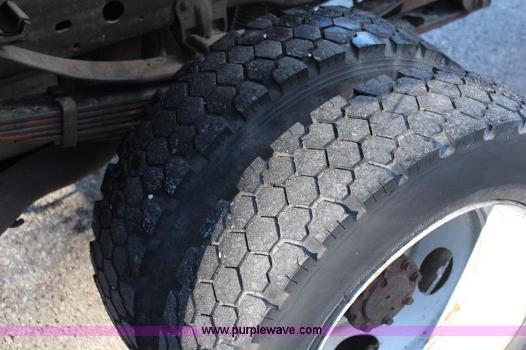 image for item I5917 2002 Ford F550 flatbed dump truck