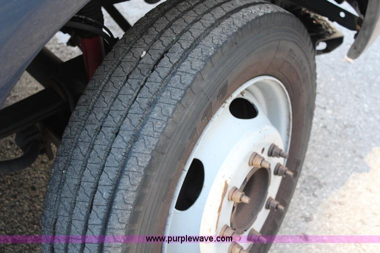 image for item I5917 2002 Ford F550 flatbed dump truck