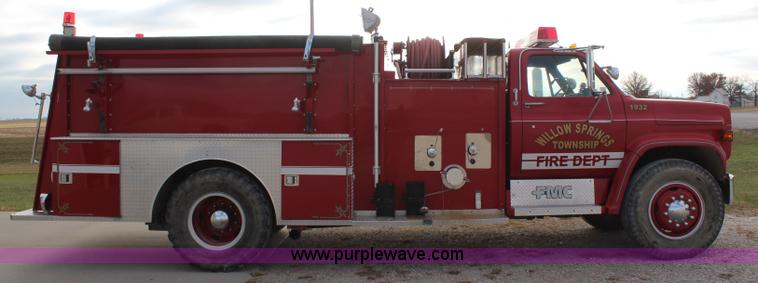 image for item I5974 1987 GMC pumper fire truck
