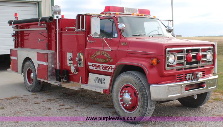 image for item I5974 1987 GMC pumper fire truck
