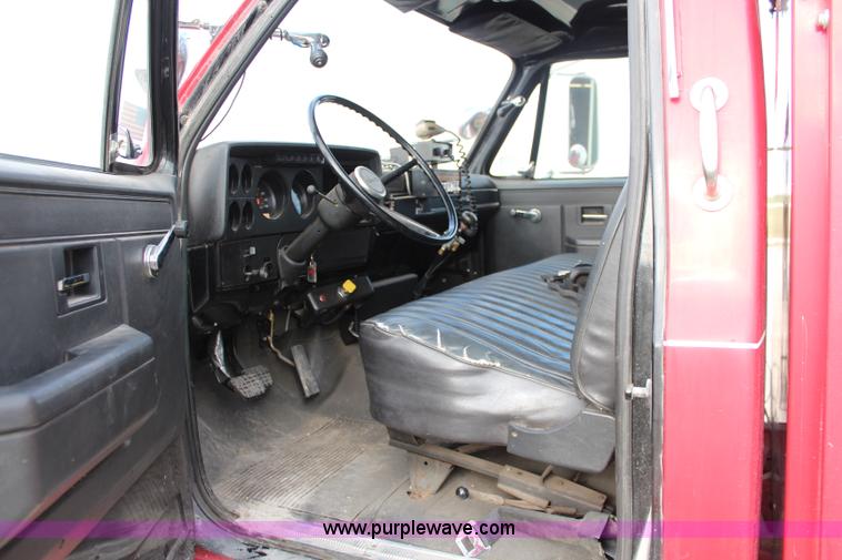 image for item I5974 1987 GMC pumper fire truck