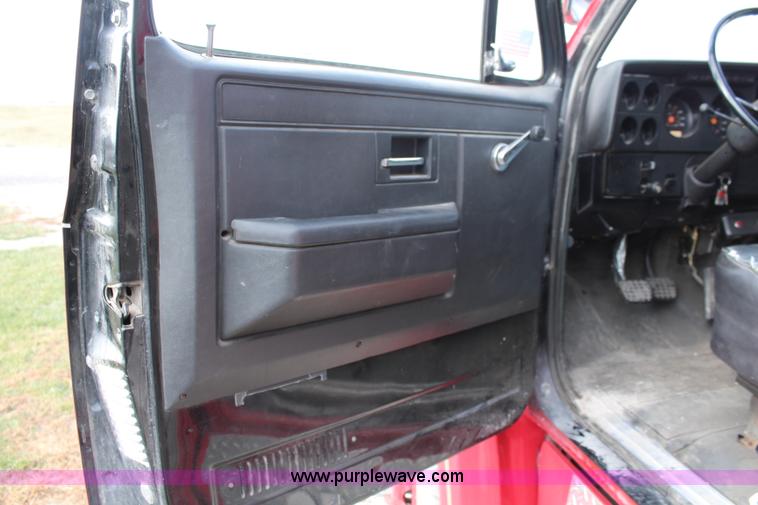 image for item I5974 1987 GMC pumper fire truck