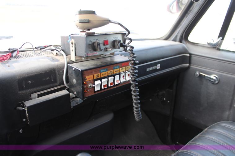 image for item I5974 1987 GMC pumper fire truck