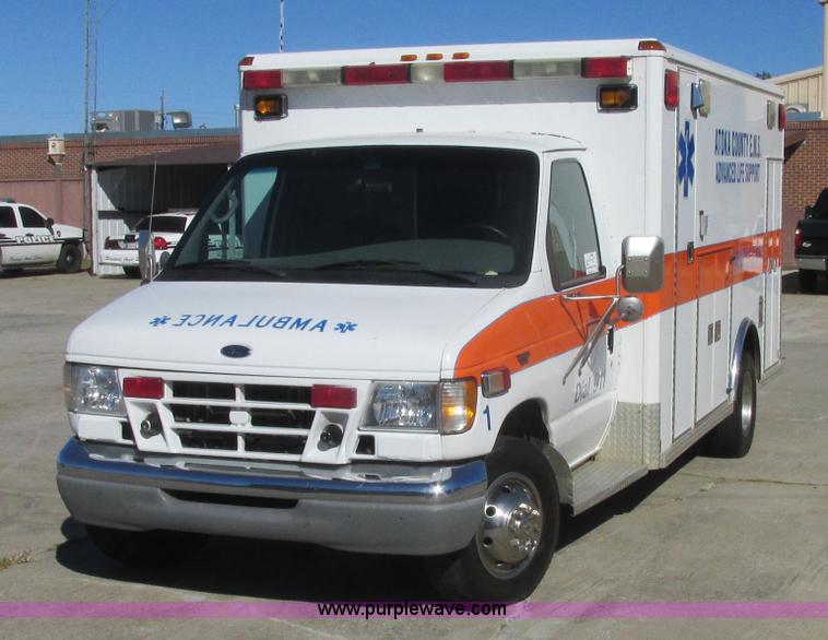 image for item J2383 2001 Ford 801 ambulance