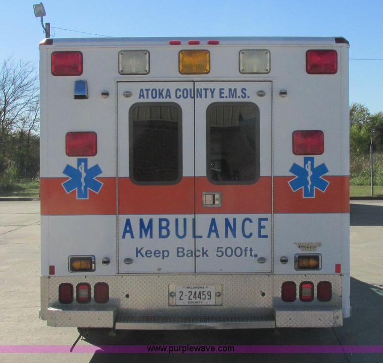 image for item J2383 2001 Ford 801 ambulance