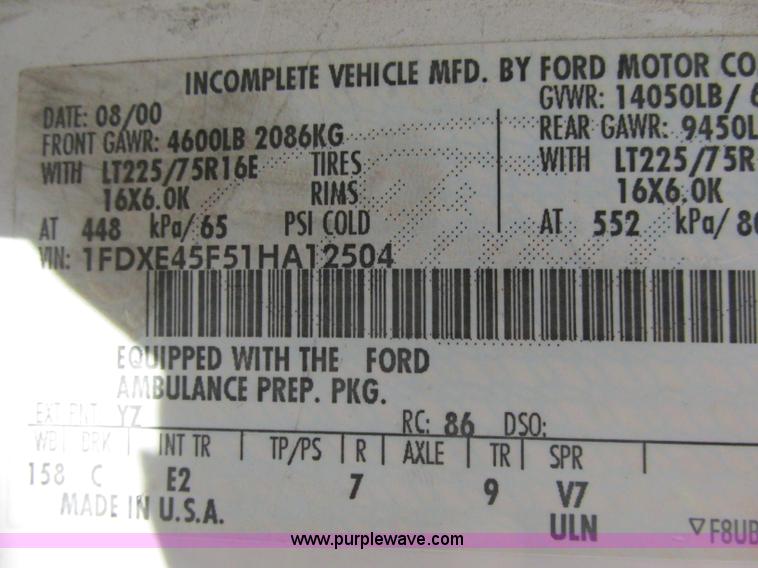 image for item J2383 2001 Ford 801 ambulance