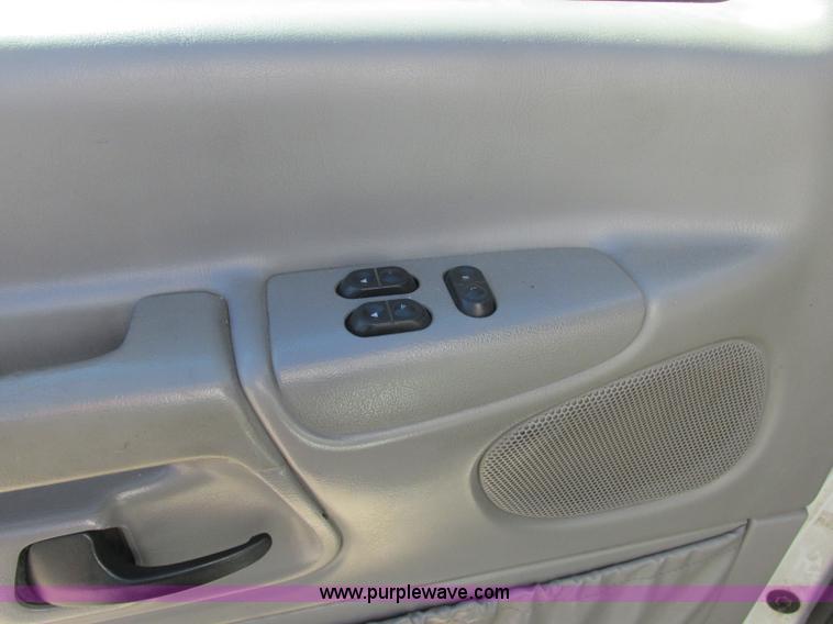 image for item J2383 2001 Ford 801 ambulance