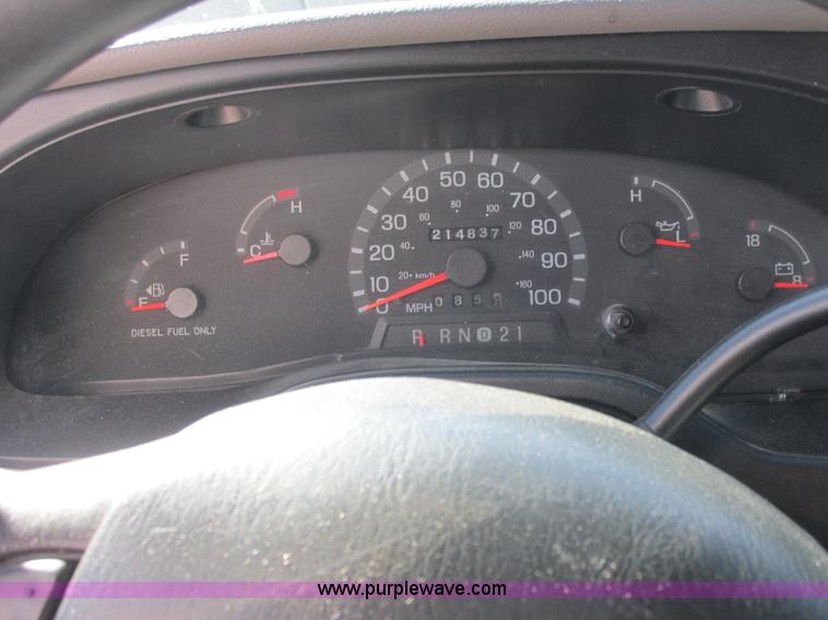 image for item J2383 2001 Ford 801 ambulance