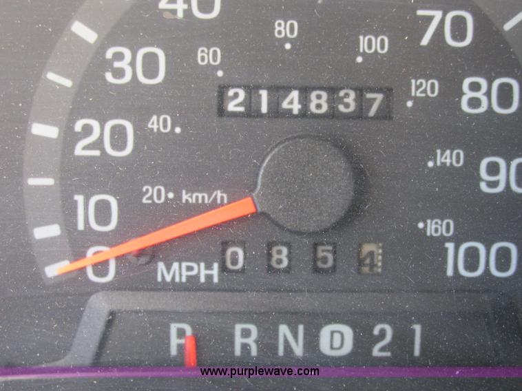 image for item J2383 2001 Ford 801 ambulance