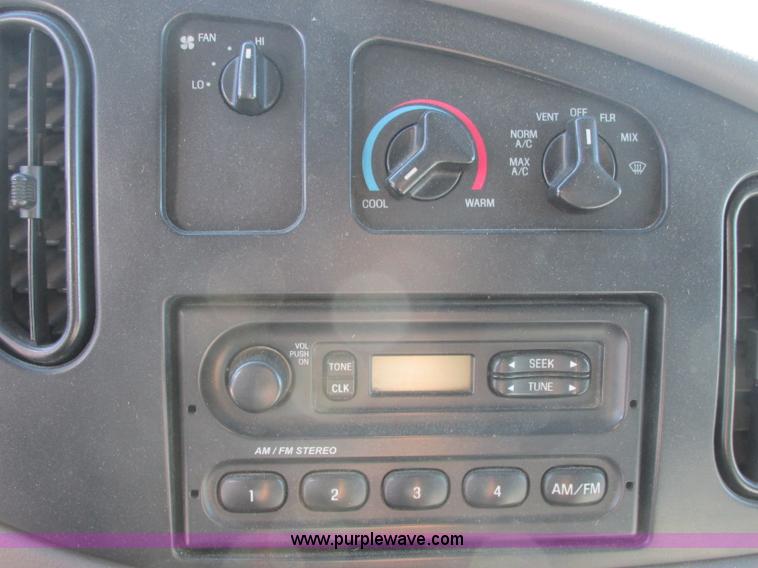 image for item J2383 2001 Ford 801 ambulance