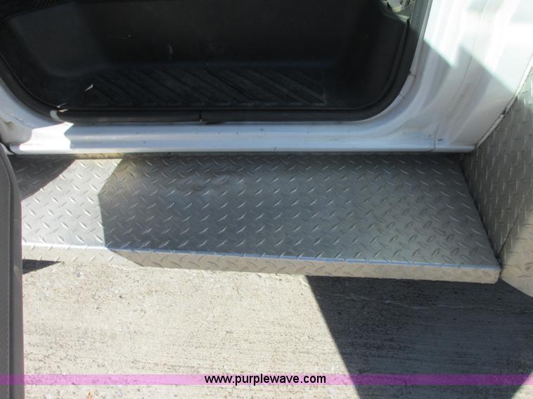 image for item J2383 2001 Ford 801 ambulance