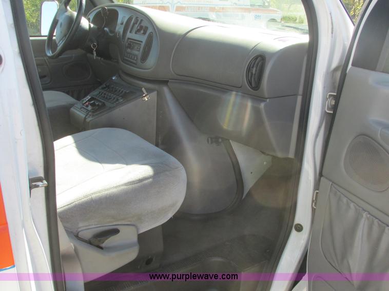 image for item J2383 2001 Ford 801 ambulance