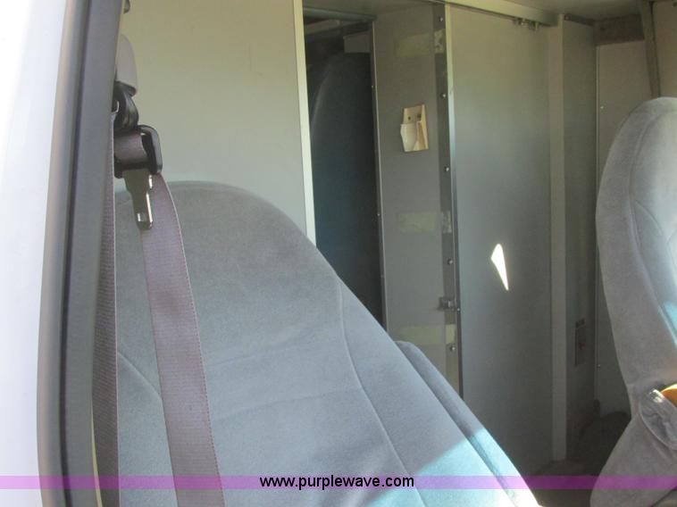 image for item J2383 2001 Ford 801 ambulance