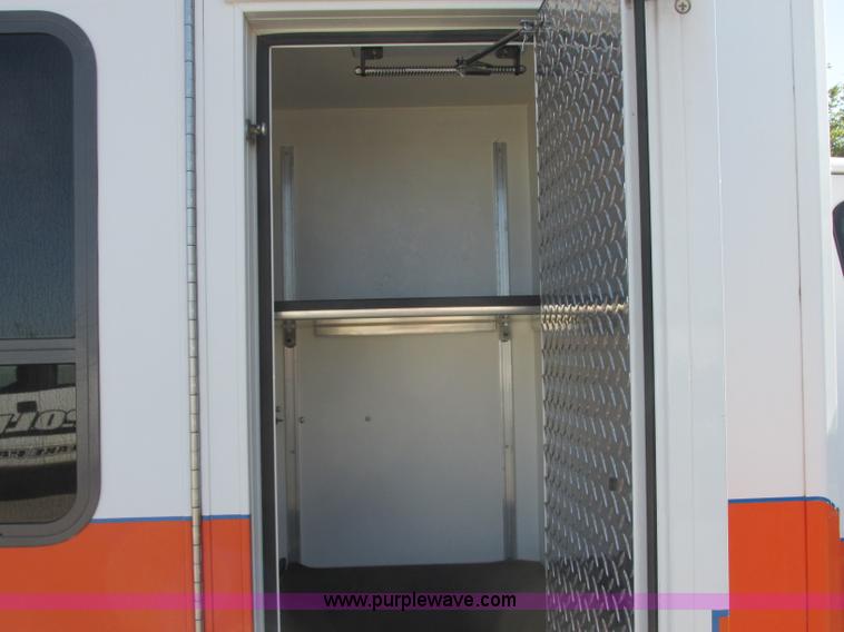 image for item J2383 2001 Ford 801 ambulance