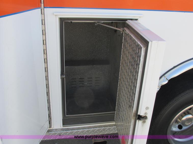 image for item J2383 2001 Ford 801 ambulance