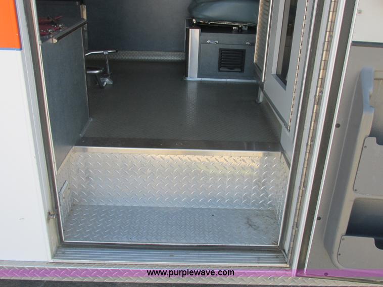 image for item J2383 2001 Ford 801 ambulance