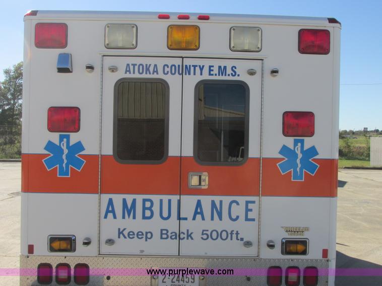 image for item J2383 2001 Ford 801 ambulance