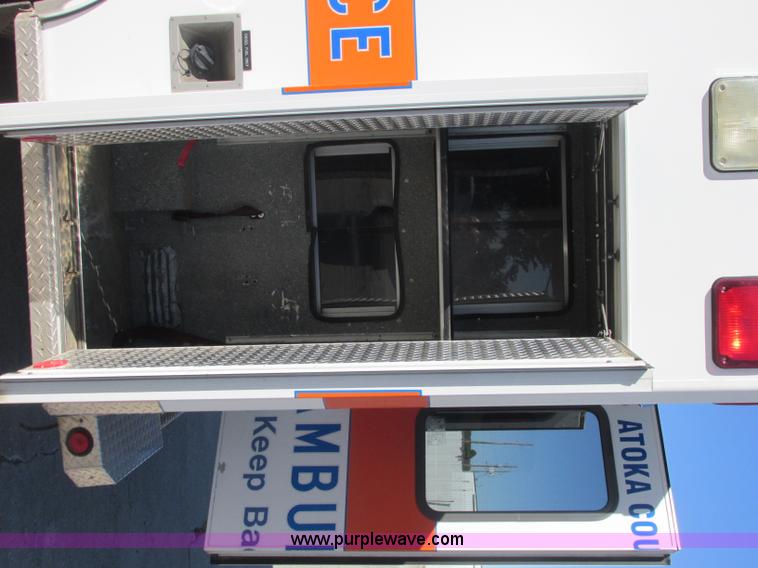 image for item J2383 2001 Ford 801 ambulance