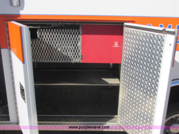 image for item J2383 2001 Ford 801 ambulance
