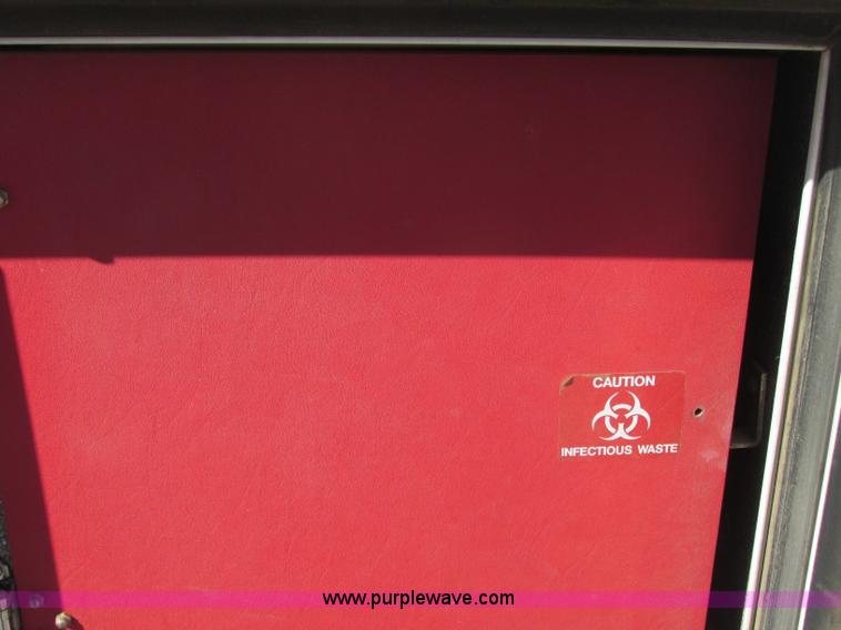 image for item J2383 2001 Ford 801 ambulance