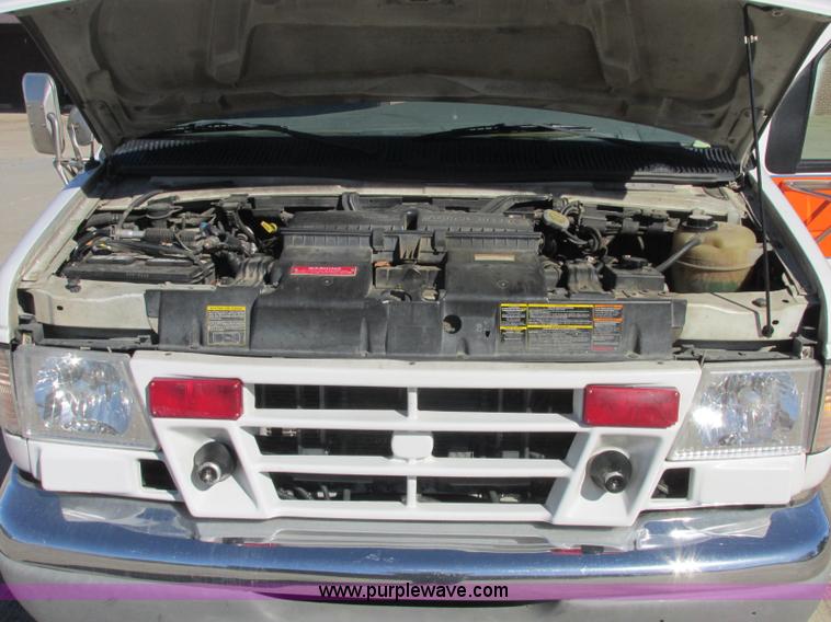 image for item J2383 2001 Ford 801 ambulance