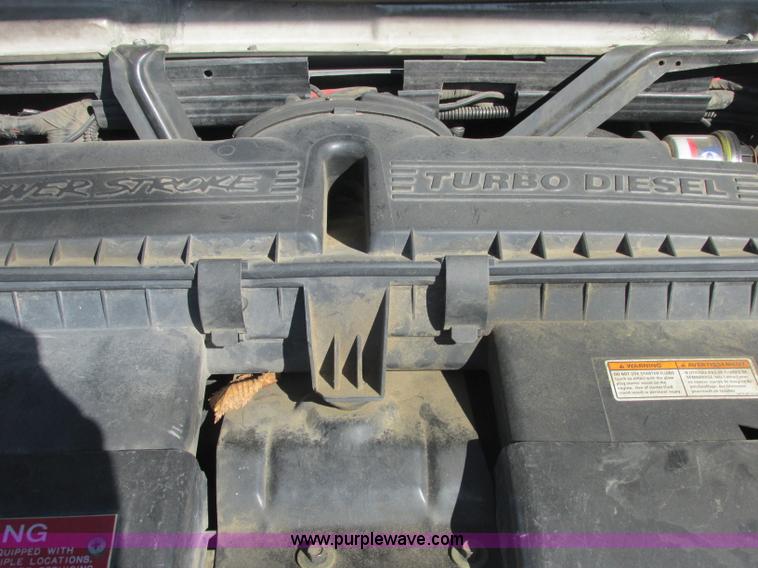 image for item J2383 2001 Ford 801 ambulance