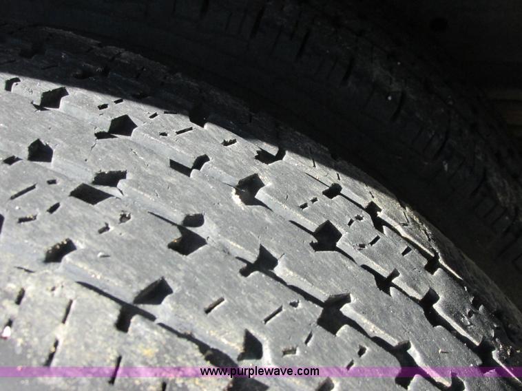 image for item J2383 2001 Ford 801 ambulance