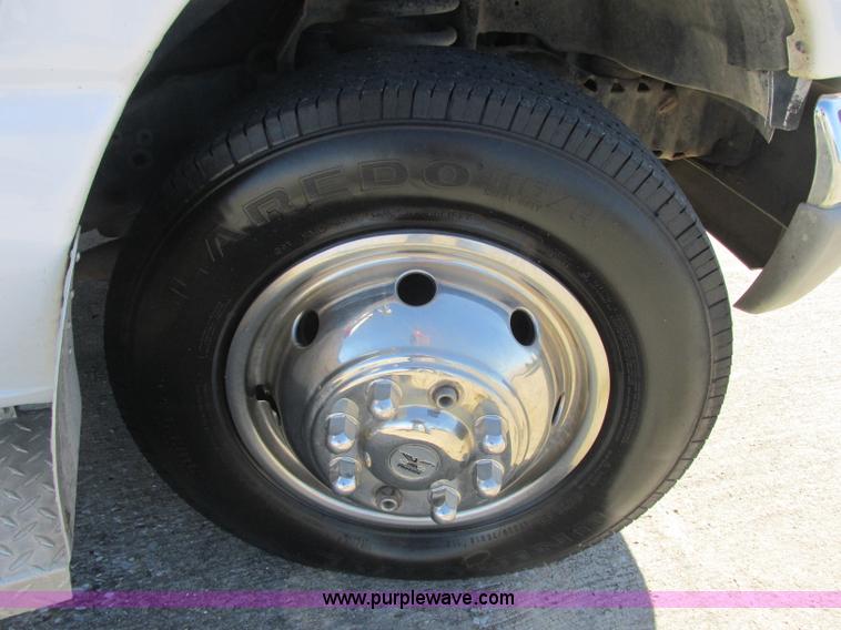 image for item J2383 2001 Ford 801 ambulance