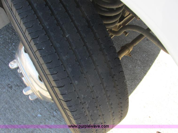 image for item J2383 2001 Ford 801 ambulance