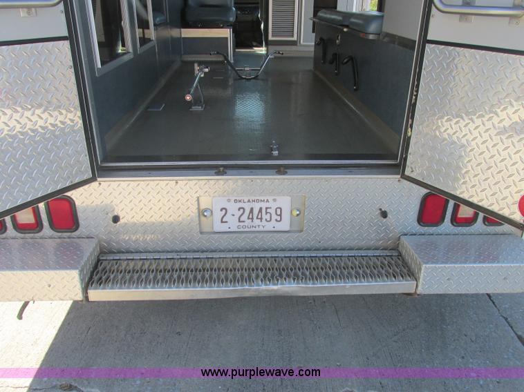 image for item J2383 2001 Ford 801 ambulance