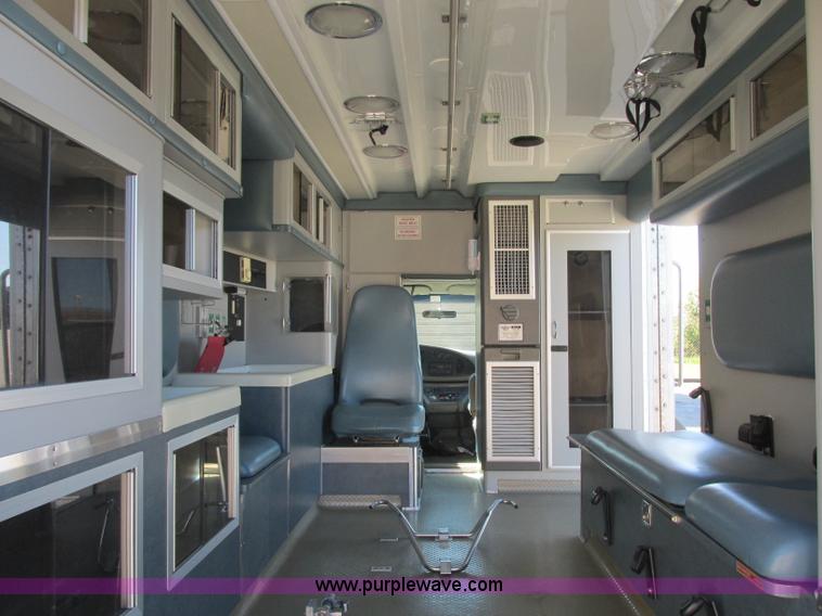 image for item J2383 2001 Ford 801 ambulance
