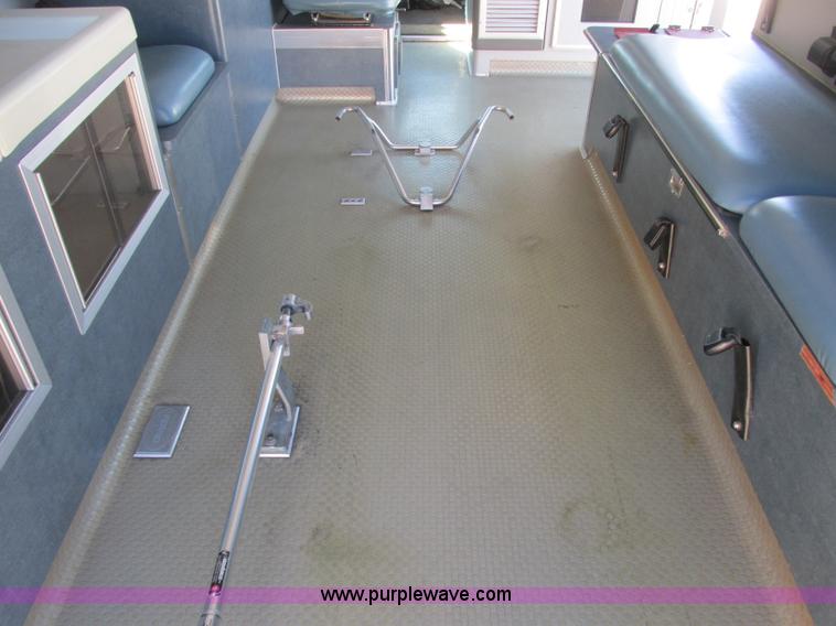 image for item J2383 2001 Ford 801 ambulance