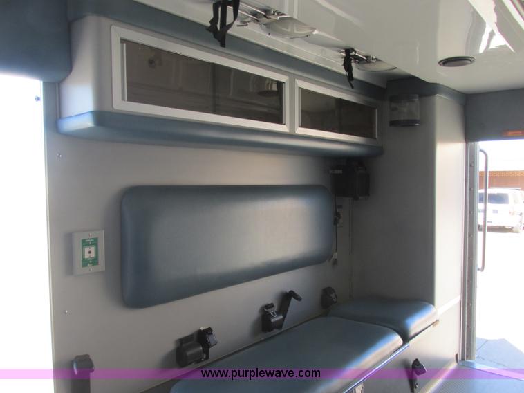 image for item J2383 2001 Ford 801 ambulance