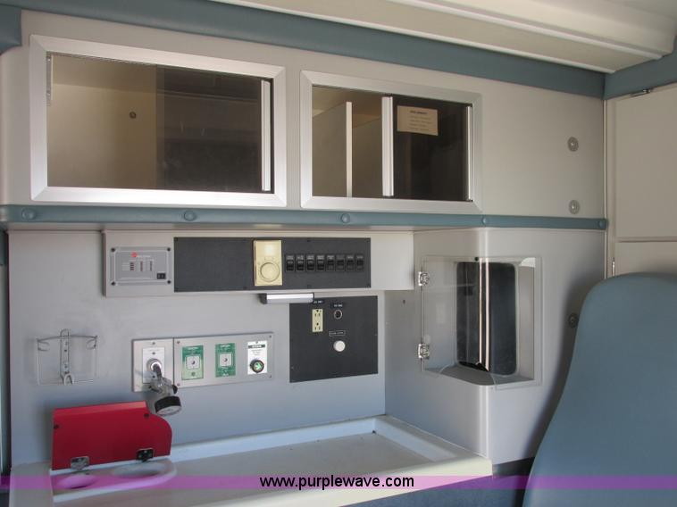 image for item J2383 2001 Ford 801 ambulance