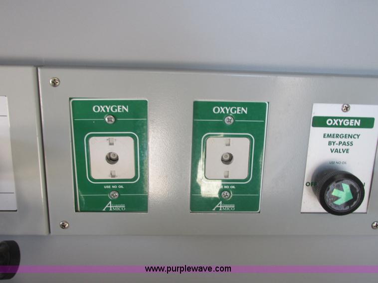 image for item J2383 2001 Ford 801 ambulance