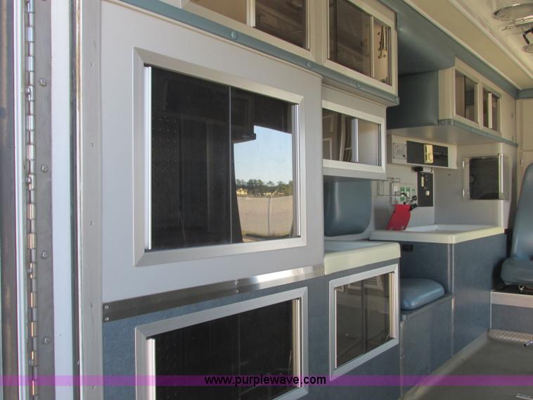 image for item J2383 2001 Ford 801 ambulance